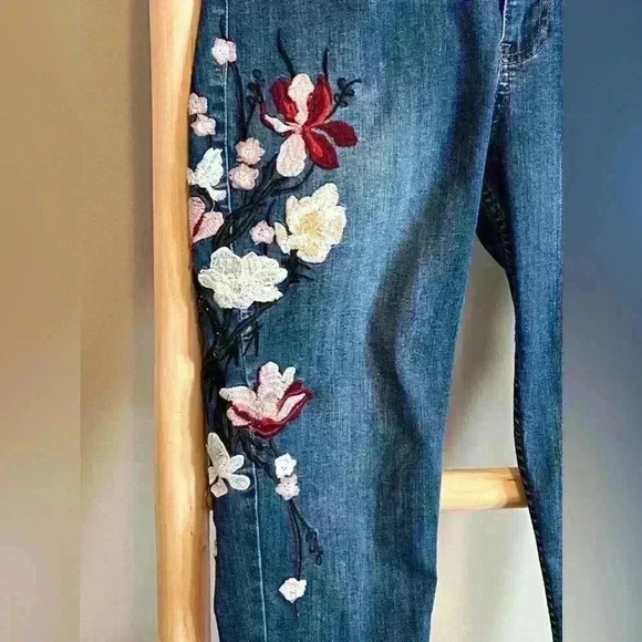 Sandpiper Flower embroidered Jeans size 8 - Picture 3 of 7